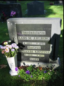 Lars och hans frus gravsten på Dagsås kyrkogård.